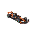 Bburago 1:43 RACE Formula F1 - McLaren F1 Team MCL38 (2024) #81 O. Piastri - Senna Edition with driv
