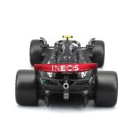 Bburago 1:24 RACE Formula F1 - Mercedes-AMG F1 W14 E (2023) #44 Lewis Hamilton with driver and decor