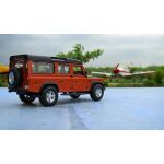 Bburago 1:32 Land Rover Defender 110 - hnědá