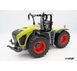 Britains Model traktor CLAAS XERION 5000 1:32 22 cm