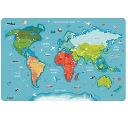 Dřevěná mapa světa s tabulí v českém jazyce