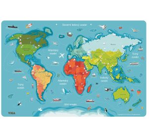 Dřevěná mapa světa s tabulí v českém jazyce