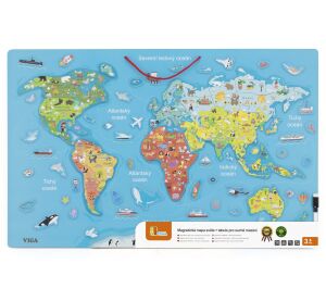 Dřevěná mapa světa s tabulí v českém jazyce